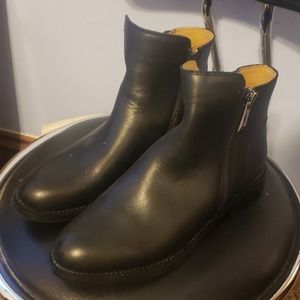 Woman's leather boots